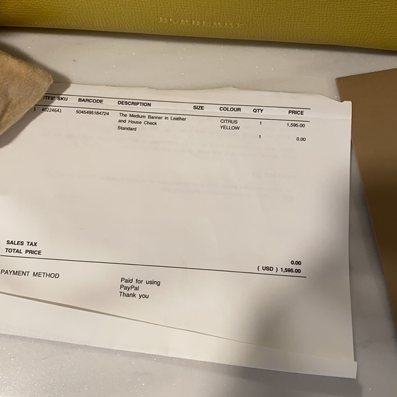 Burberry purse - Picture 2 of 7